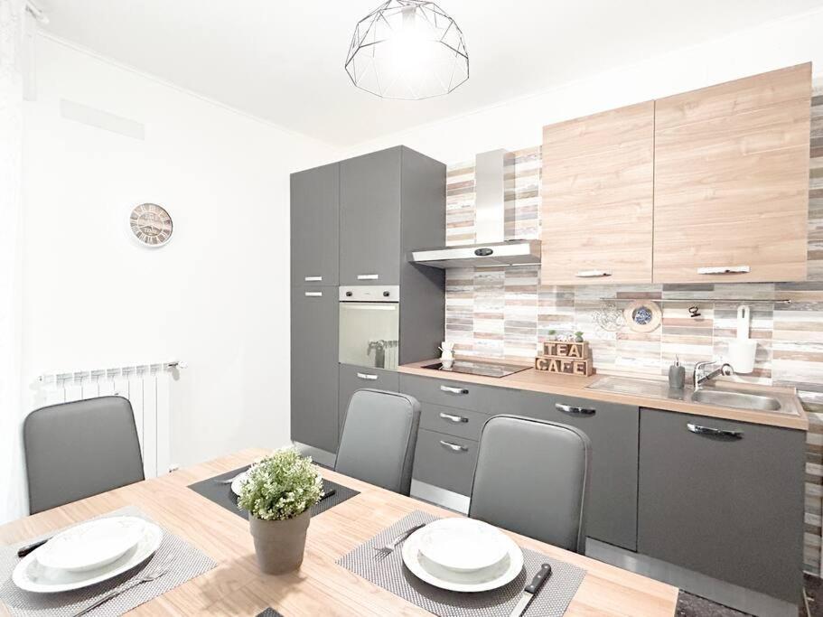 Free Parking - Elegante Casa Con Wifi -Smarttv Lägenhet Savona Exteriör bild